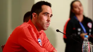 Claudio Bravo: “La pena me embarga, descansen en paz pequeños campeones”
