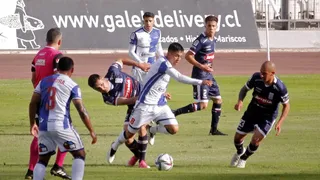 Tobías Figueroa guió a Antofagasta al triunfo sobre Melipilla que lo acercó a puestos internacionales