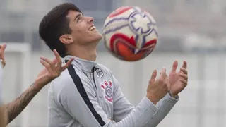 Angelo Araos fue sondeado por equipos de la Serie B de Brasil a causa de su inactividad