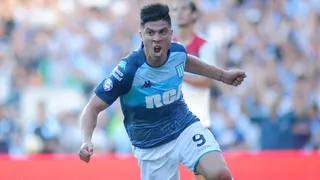 Racing derrotó a Newell’s con Marcelo Díaz en cancha para seguir como líder en Argentina