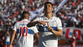 Alexander Aravena destacó con doblete en el intenso empate entre la UC y Deportes Copiapó