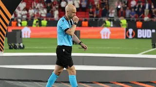 La Premier League defendió a Anthony Taylor tras los ataques luego de la final de Europa League