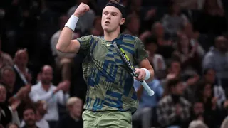 La celebración de Holger Rune luego de alzar el título en París-Bercy