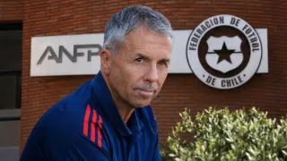 ¿Se acerca a La Roja? La dura carta con la que Álvarez renunció en Argentina