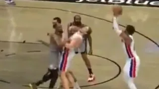 ¡Se pasó! Kevin Durant golpeó a Kelly Olynyk y fue expulsado en la NBA