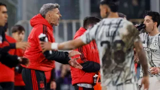 Noticias de Colo Colo hoy 18 de agosto: El “tapabocas” de Vidal, alarma roja en la zaga y el portazo a Vozinha para el Superclásico
