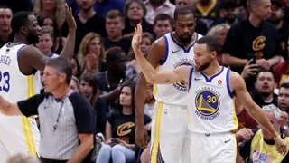 Golden State Warriors aplastó a Cleveland y se coronó bicampeón de la NBA