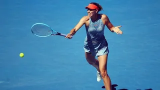 Sharapova debutó con victoria sobre la australiana Tomljanovic en exhibición en Abu Dhabi