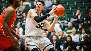 El chileno que superó un registro de Shaquille O’Neal en el baloncesto universitario