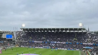 Tradicional club sorprendió y puso a la venta los viejos focos de su estadio