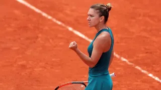 Halep pasó a cuartos de final y Kasatkina despidió a Wozniacki en París
