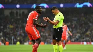 Dayot Upamecano se llenó de críticas por su nivel ante Manchester City en la Champions