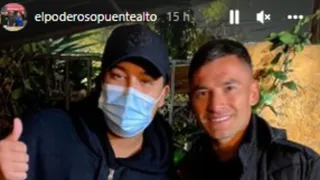 Charles Aránguiz se fotografió con contundente menu de reconocido local de Puente Alto