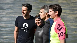 Encargados de París 2024 se dieron un chapuzón en el Sena para demostrar que está todo bien