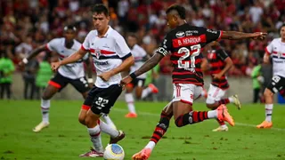 Flamengo venció a São Paulo con Erick Pulgar en cancha