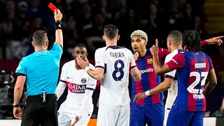 La dura respuesta de Araujo a compañero que lo criticó por su expulsión ante PSG