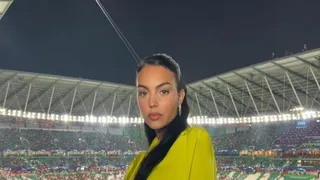 Georgina Rodríguez fue a apoyar a Cristiano con sus hijos y acaparó miradas en el estadio