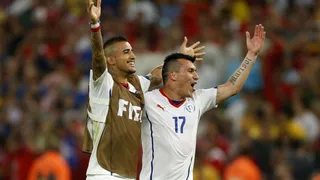 Medel y Valdivia encabezaron las felicitaciones para Vidal por su título de liga con Barcelona