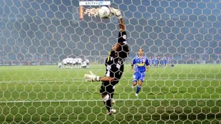 El mítico penal que Bravo le atajó a Candelo en el título de Colo Colo ante la U cumple 16 años