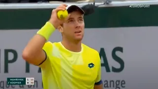 Avión de combate causó sorpresa en pleno partido de Roland Garros