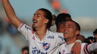 Nacional goleó a Peñarol y se quedó con el clásico uruguayo