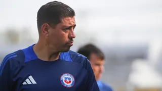 Golpe para Nicolás Córdova: Figura de La Roja casi descartada para enfrentar a Brasil