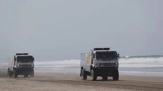 Dakar sacó de carrera a camión ruso que atropelló a un espectador y no le dio auxilio