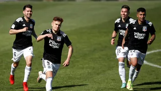 Resumen: Colo Colo afirmó su liderato, la UC presiona como escolta y una golpeada U sigue sin ganar