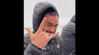 ¡Bajo la lluvia! Suazo no se pierde el duelo de Colo Colo ante Huachipato desde Francia