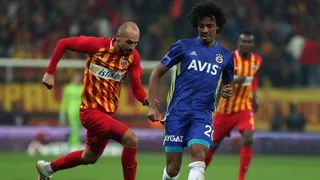 Fenerbahce de Mauricio Isla cayó con el colista y perdió la opción de liderar en Turquía