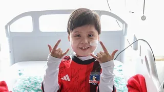 Jugadores de Colo Colo visitaron hospital de niños por el programa “Conoce a tu Estrella”