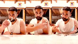 Claudio Bravo mostró que la vacuna contra el Covid-19 no atrae el metal