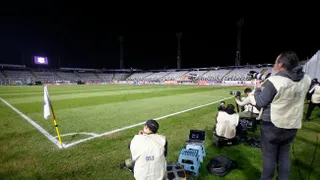 Problemas de iluminación interrumpieron el primer tiempo entre Colo Colo y Audax Italiano