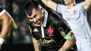 La inesperada reacción de Medel tras derrota de la UC en el clásico: Felicitó a jugador de la U