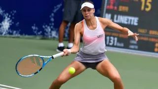 Magda Linette sorprendió y eliminó a Naomi Osaka en Washington