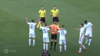 Jugadores de equipo lituano festejaron frente a los árbitros tras sentirse perjudicados por sus cobros