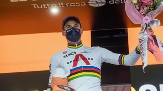 Giro de Italia: Ganna voló en Valdobbiadene y Almeida continúa con la maglia rosa