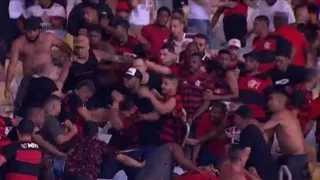 Gresca entre hinchas de Flamengo obligó a la intervención policial