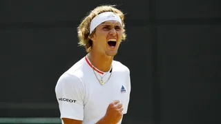 Alexander Zverev remontó en su aplazado partido y avanzó a tercera ronda