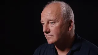 West Ham suspendió a su director deportivo por dichos racistas