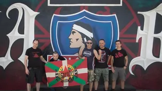 Banda de streetpunk Suspenders Bilbao visitó el Estadio Monumental