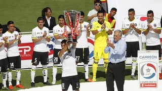 Colo Colo recibió la copa del Torneo de Apertura 2015-2016