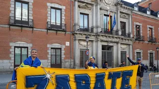 El caluroso banderazo de los hinchas de Boca Juniors en Madrid