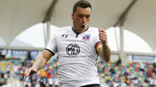 Esteban Paredes abrió la cuenta frente a Audax y llegó a los 210 goles en Primera División