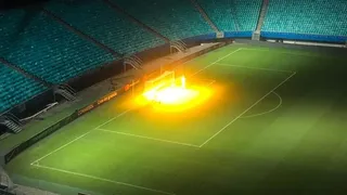El proceso de secado de la cancha del Arena Fonte Nova para el duelo entre Chile y Ecuador