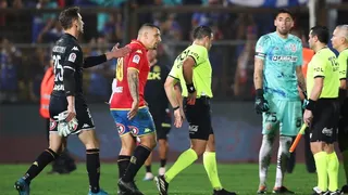 Emiliano Vecchio vio rebajada su sanción, pero se perderá el duelo ante la UC