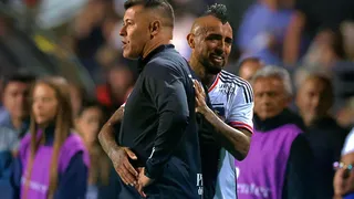 Jorge Almirón elogió a Arturo Vidal: “Representa mucho esta camiseta”