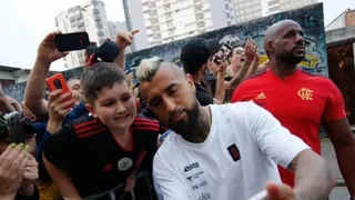 ¡Furor en Florianópolis! Vidal y Flamengo recibieron el cariño de los hinchas previo al duelo con Avaí