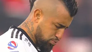 Arturo Vidal no pudo aguantar las lágrimas en minuto de silencio por la mamá de Gary Medel