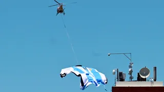 Camiseta gigante de Argentina sobrevoló Rosario antes del choque con Croacia